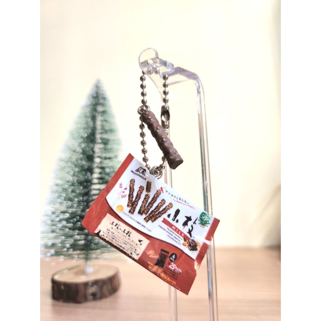 พวงกุญแจช็อคโกแลต อัลมอนแท่ง l Morinaga Koeda chocolate sticks