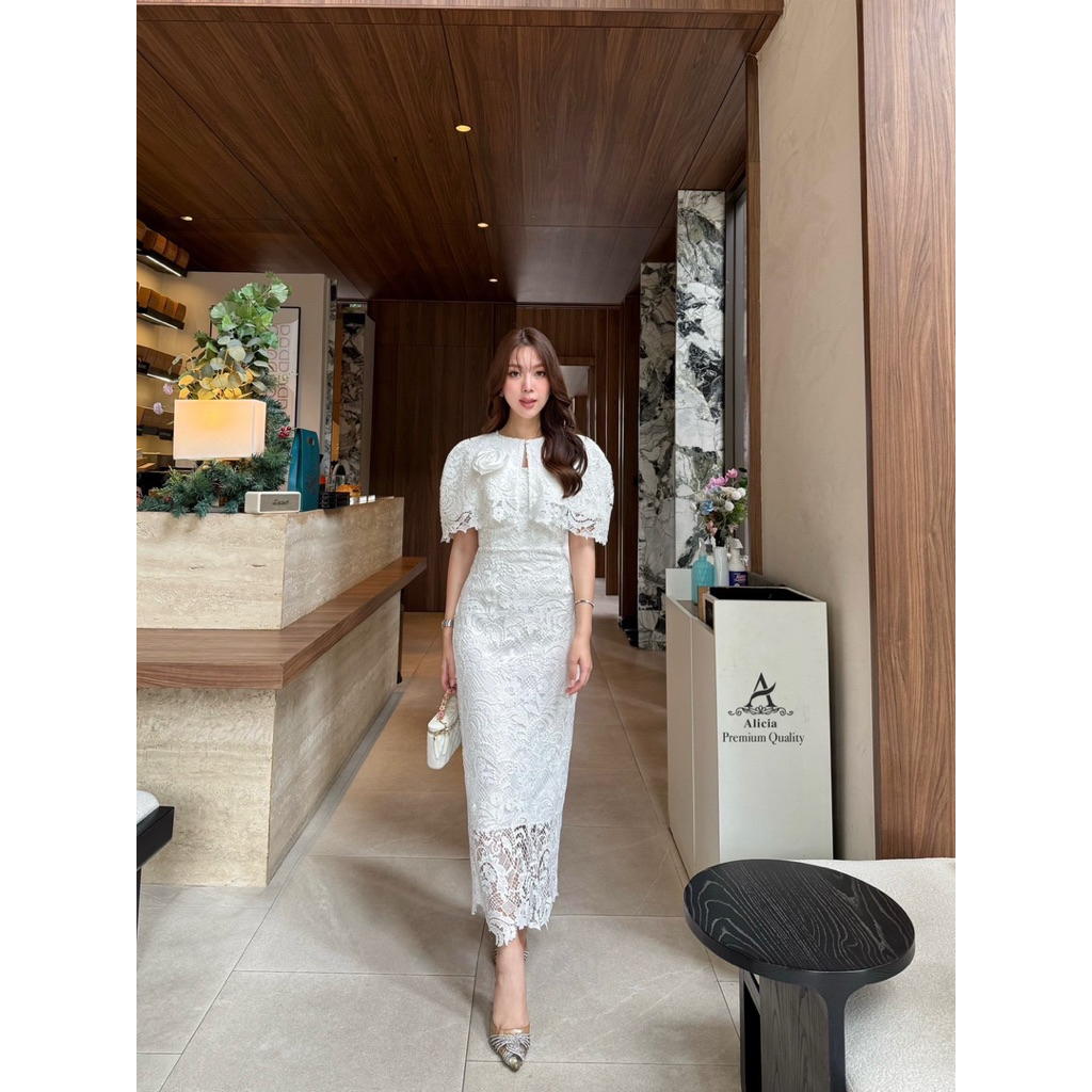 ALICIA BRAND แม็กซี่เดรสลูกไม้ทอลายแน่นสวยคลาสสิค ดีเทลผ้าคลุมไหล่ สามารถแยกชิ้นได้