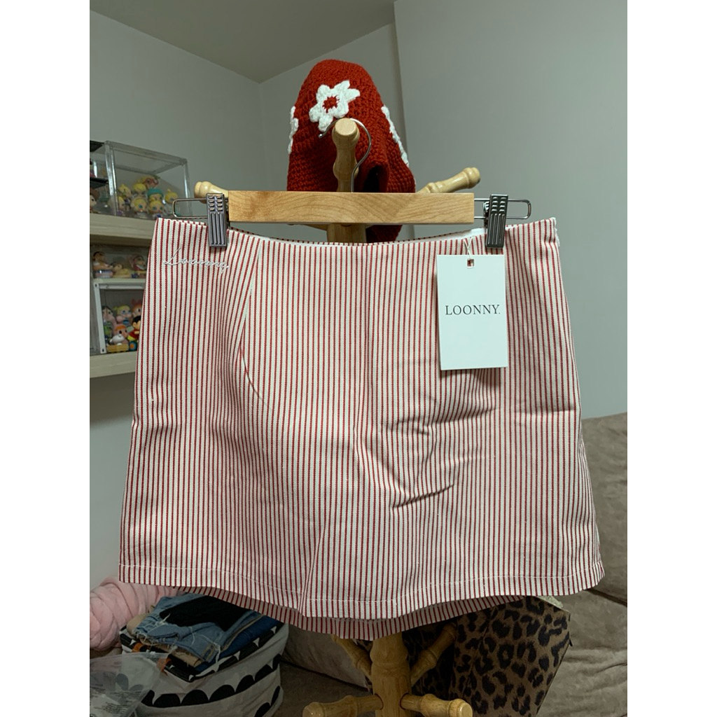 New Loonny mini strip skirt (red) size L (price 490)