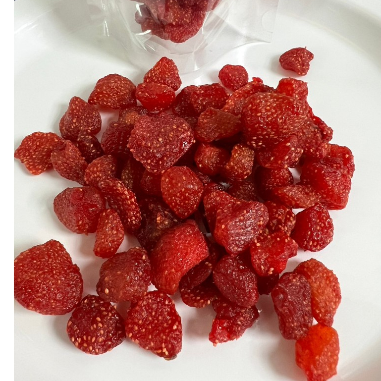 สตอเบอรี่ สตอเบอรี่อบ 500g , ขนาด 200 กรัม เปรี้ยวหวาน ผลไม้อบแห้ง ขนม