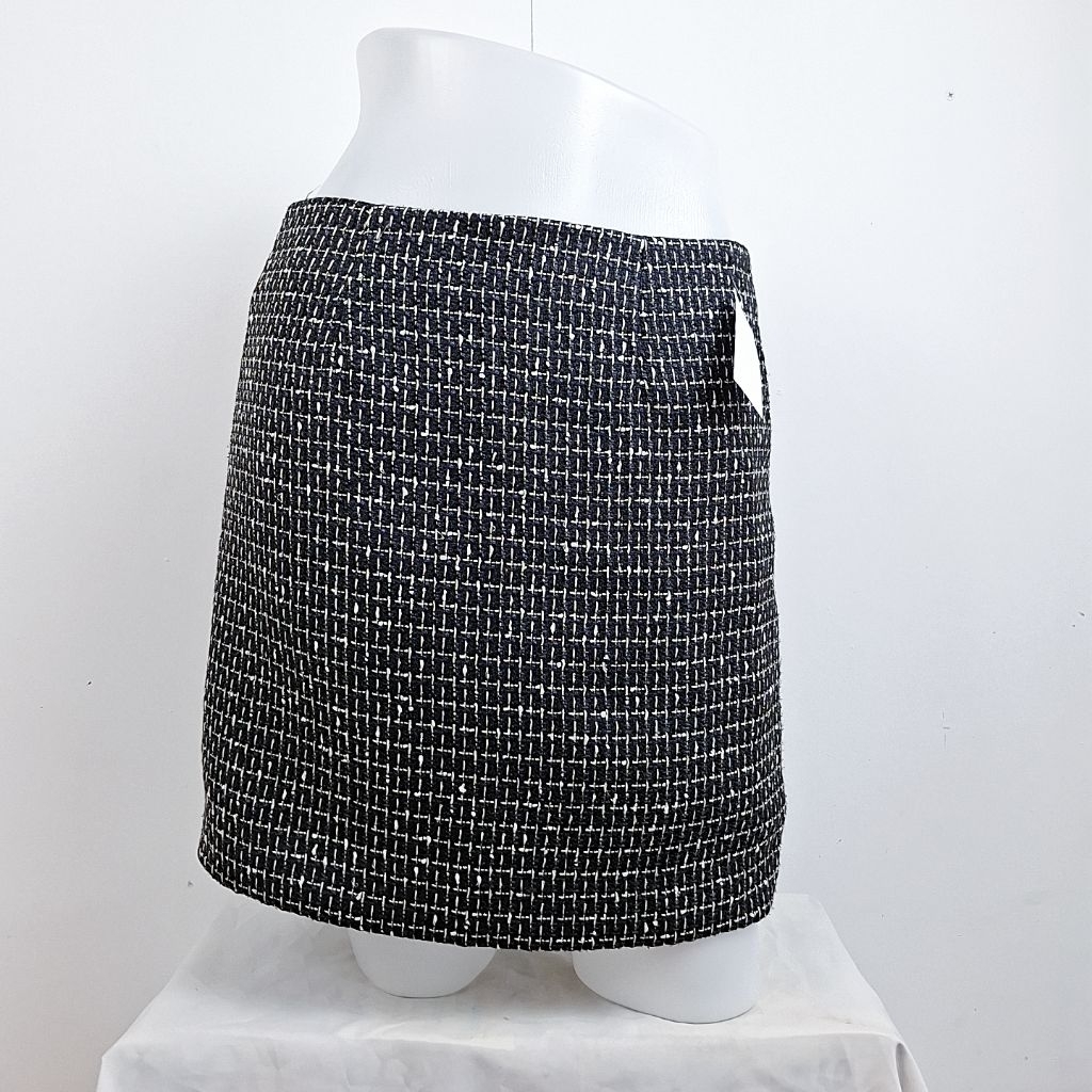 1N874 กระโปรงแฟชั่น กระโปรงสั้น [มือสอง] รายละเอียดตามรูปนะคะ