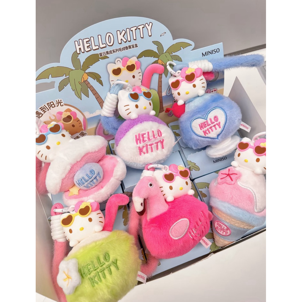 (พร้อมส่ง)[แยกตัว]กล่องสุ่มพวงกุญแจตุ๊กตาHello Kitty Black Leather Plush