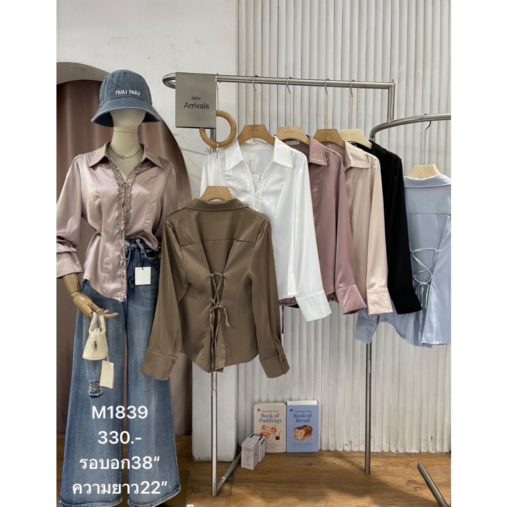 #ป้าย MATINEE M1839  เสื้อเชิ้ตซาตินผูกหลัง ดีไซน์เก๋ มีดีเทลลูกไม้ระบายเบา ๆ เพิ่มลุคหวานซ่อนเปรี้ย