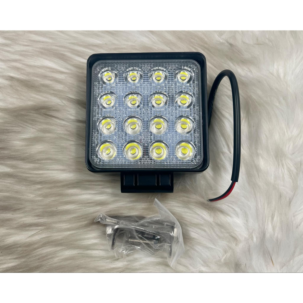 ไฟ LED เหลี่ยม แสงสีขาว หน้ากว้าง 4 นิ้ว ใส่ได้ 12V และ 24V ยี่ห้อ DIAMON