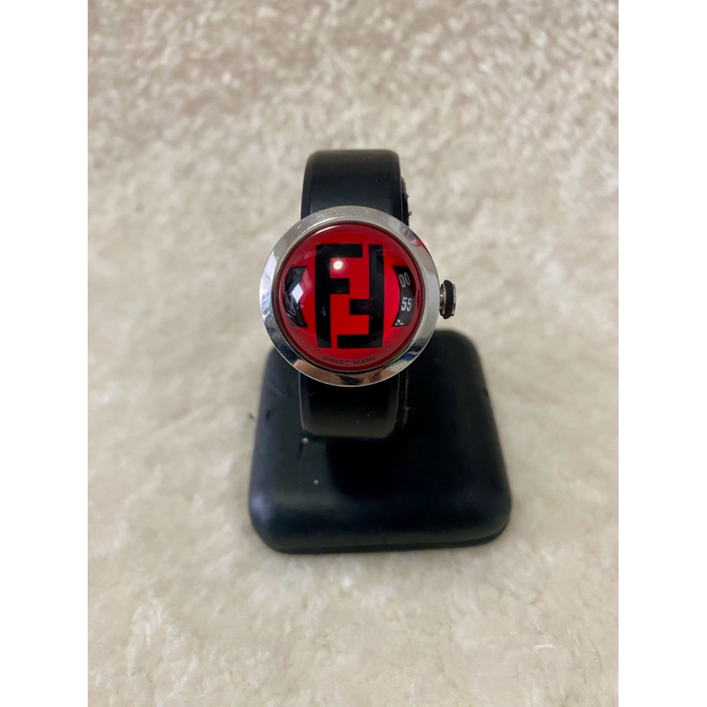 Fendi bubble lady watch สายยาง สภาพดี ถ้าชอบความเก๋ที่ไม่เหมือนใคร แนะนำค่ะ