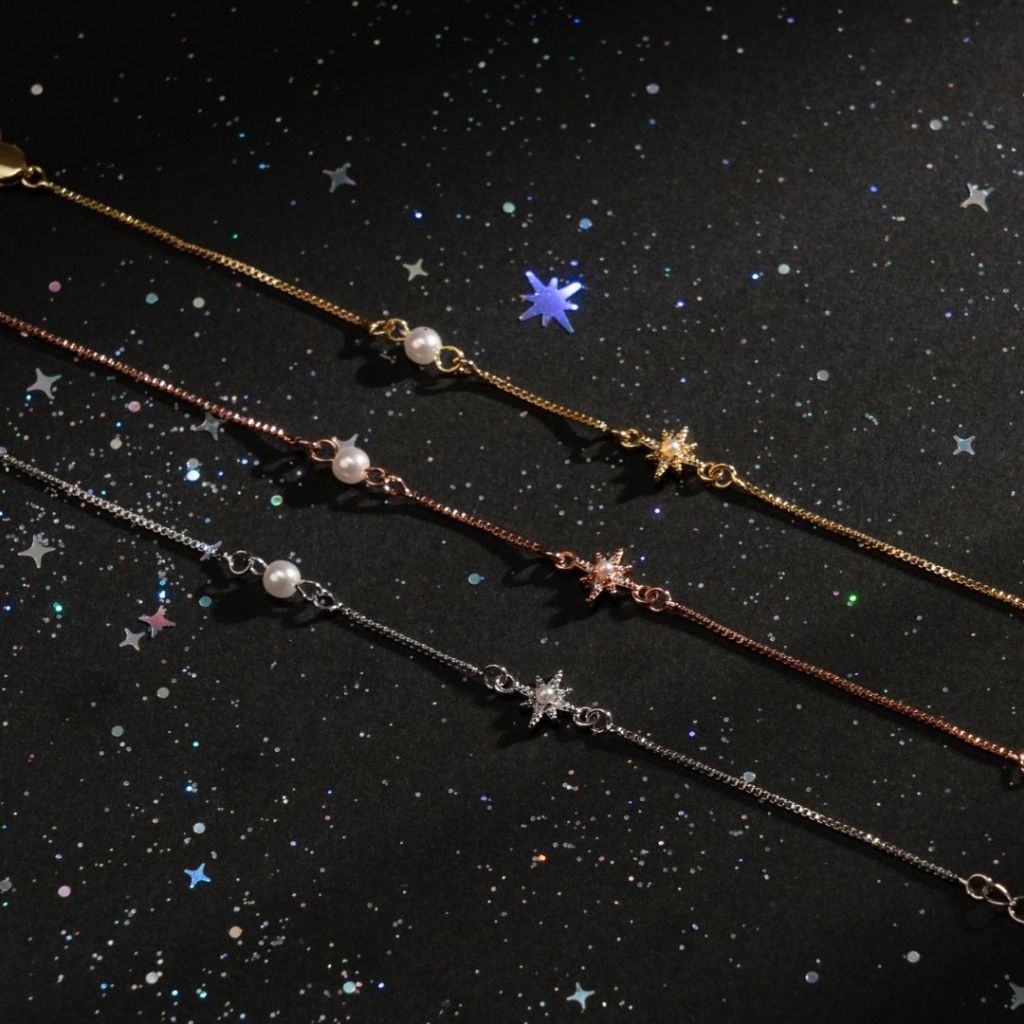 Petite Starliss Bracelet กำไลข้อมือรูปดาวและไข่มุก