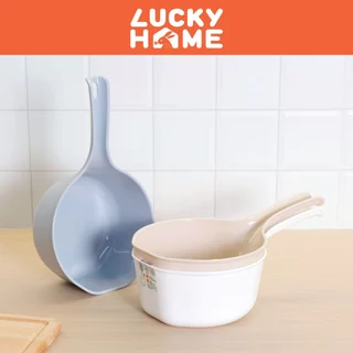 LUCKY HOME กระบวยพลาสติก ขนาด : 17.5(ก) x 30(ย) x 11(ส) cm Ø : 17.6 cm ความจุ : 1.5 L No.6623