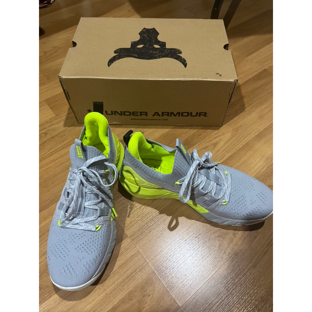 รองเท้าผ้าใบUnder Armour Limited ของใหม่ของแท้💯