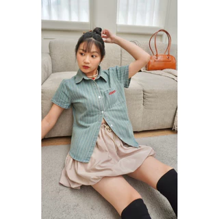 JARINYA (M-2XL) เสื้อเชิ้ตยีนส์แขนสั้น แต่งกระเป๋างานปัก JARINYA ผ้ายีนส์แท้ เนื้อดีไม่บาง ทรงสวยเข้ารูป