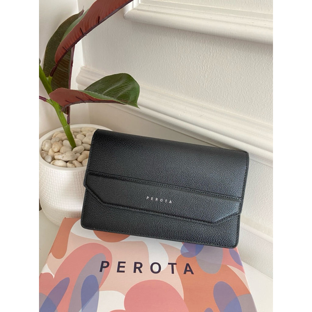 Perota กระเป๋าครัทช์ / กระเป๋าสะพาย มาพร้อมกล่องเก็บอย่างดี ✨💖