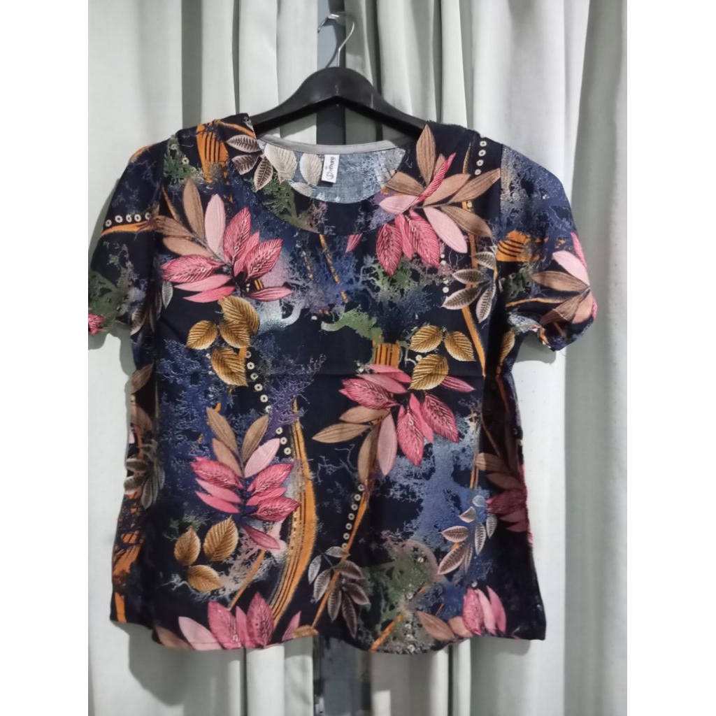 เสื้อคอกลมผ้าปันจ์   แขนสั้นลายคลาสสิค  สวมใส่สบาย
