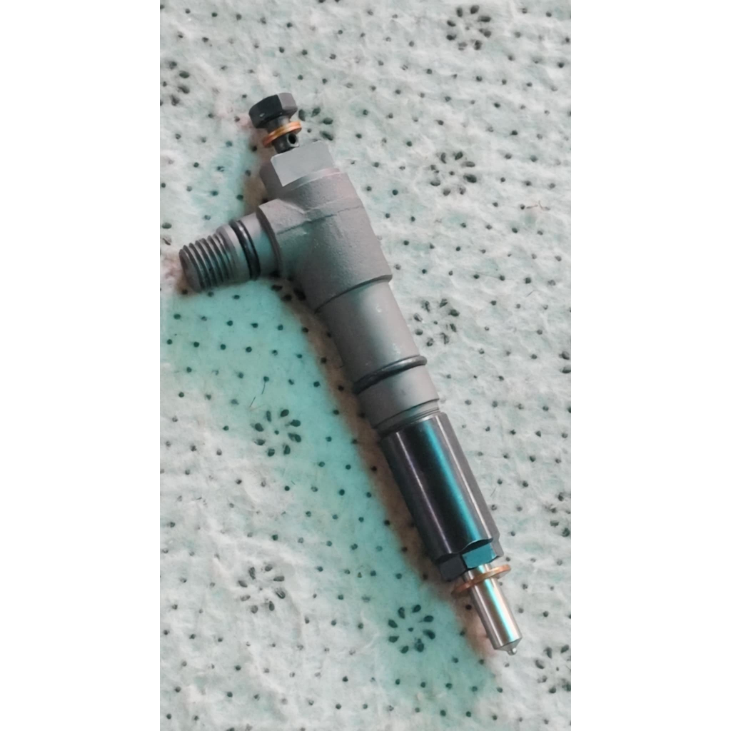 หัวฉีดน้ำมันเชื้อเพลิง 7000724 7020613 1J700-53002 เข้ากันได้กับเครื่องยนต์ Kubota V2607 V2607-DI-T 