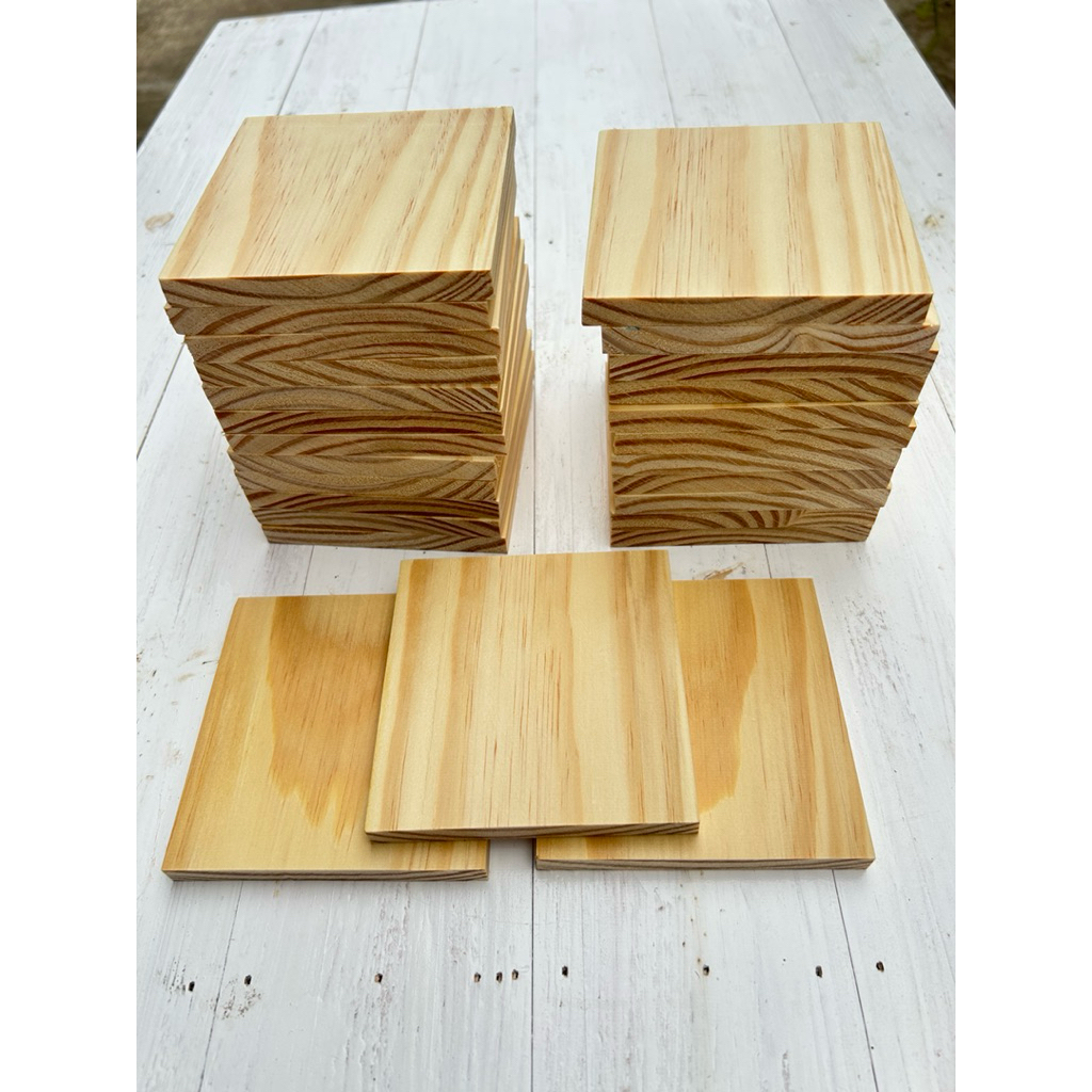 กว้าง 10cm.หนา 1.0 cm.ยาว 10cm[แพ็คละ 10แผ่น]ราคา/10แผ่นไม้สนนอก ไม้แผ่นสำหรับงาน DIY ไม่มีตา ทำจานรอง งานเลเซอร์