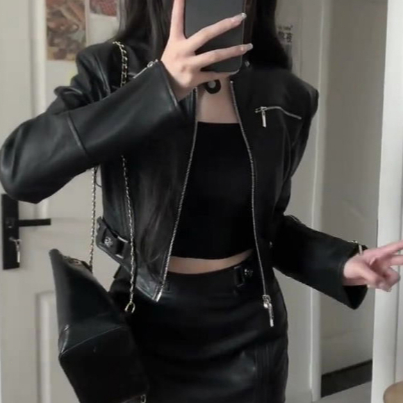 [จัดส่งจากกรุงเทพฯ]เสื้อโค้ทสั้นหนัง PU สีดำสำหรับผู้หญิง เสื้อแจ็คเก็ตทรงสลิมไฮเอนด์ #0716