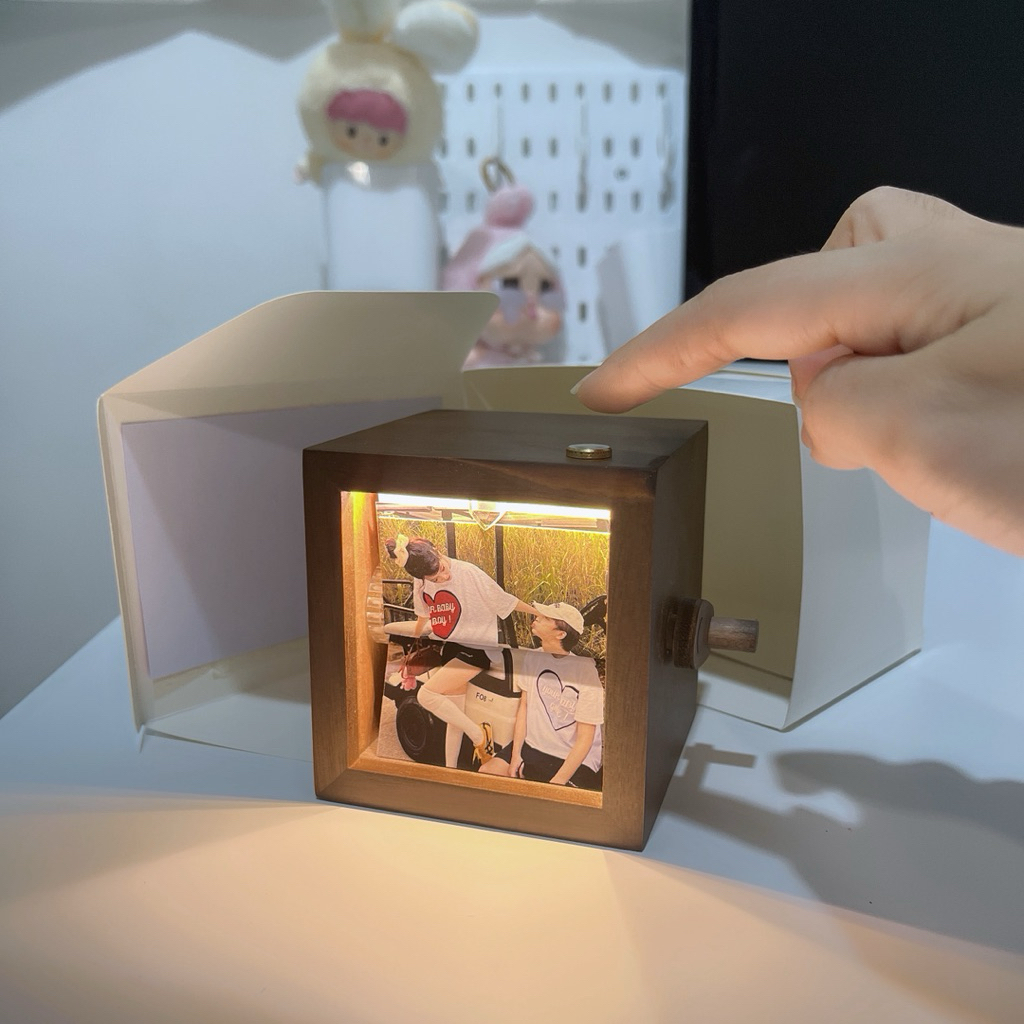 loteoseu.j ผลิต 5 วัน กล่องหมุนภาพถ่ายความทรงจำ 16 / 8 ภาพใส่ภาพให้ส่งภาพทางแชท