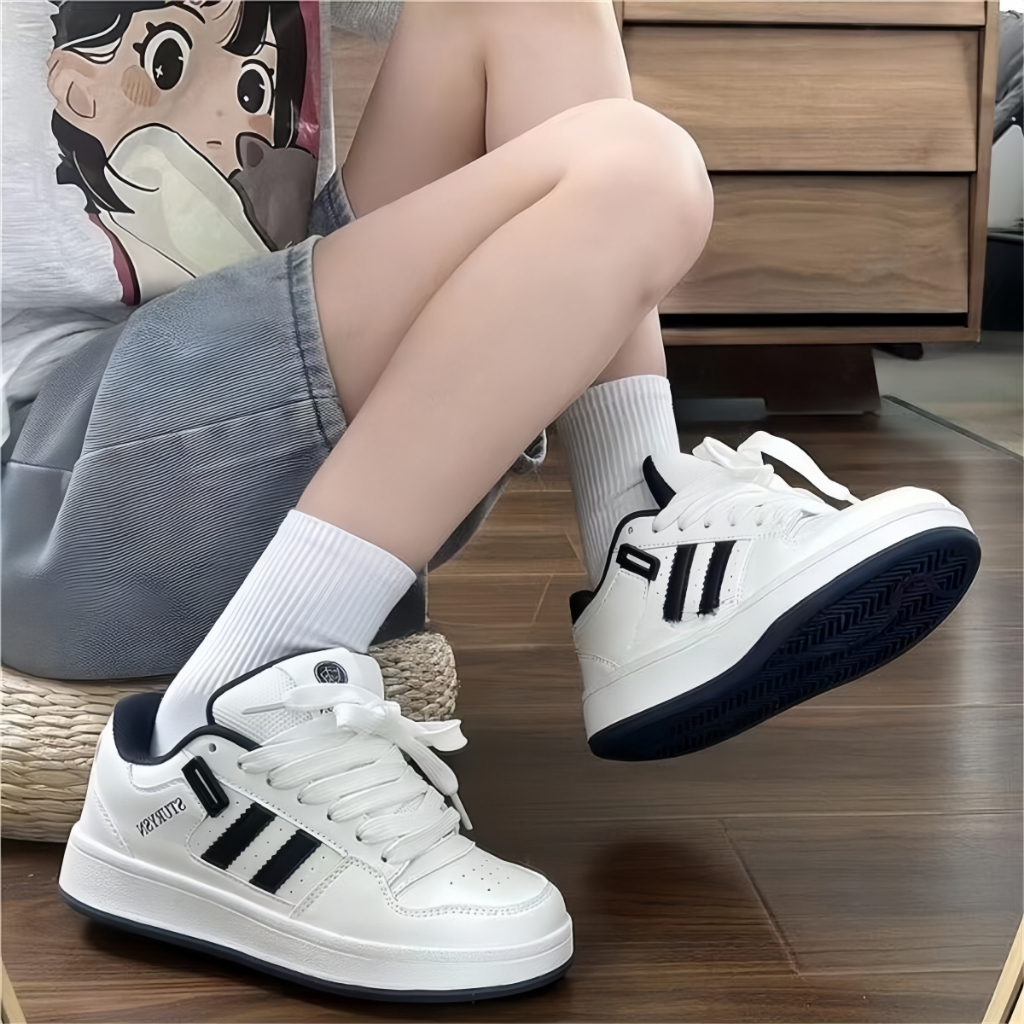 NEW2025 all-match รองเท้าผ้าใบลำลอง รองเท้าผ้าใบผู้หญิง หนังนิ่ม ทรงน่ารัก แฟชั่นเกาหลี