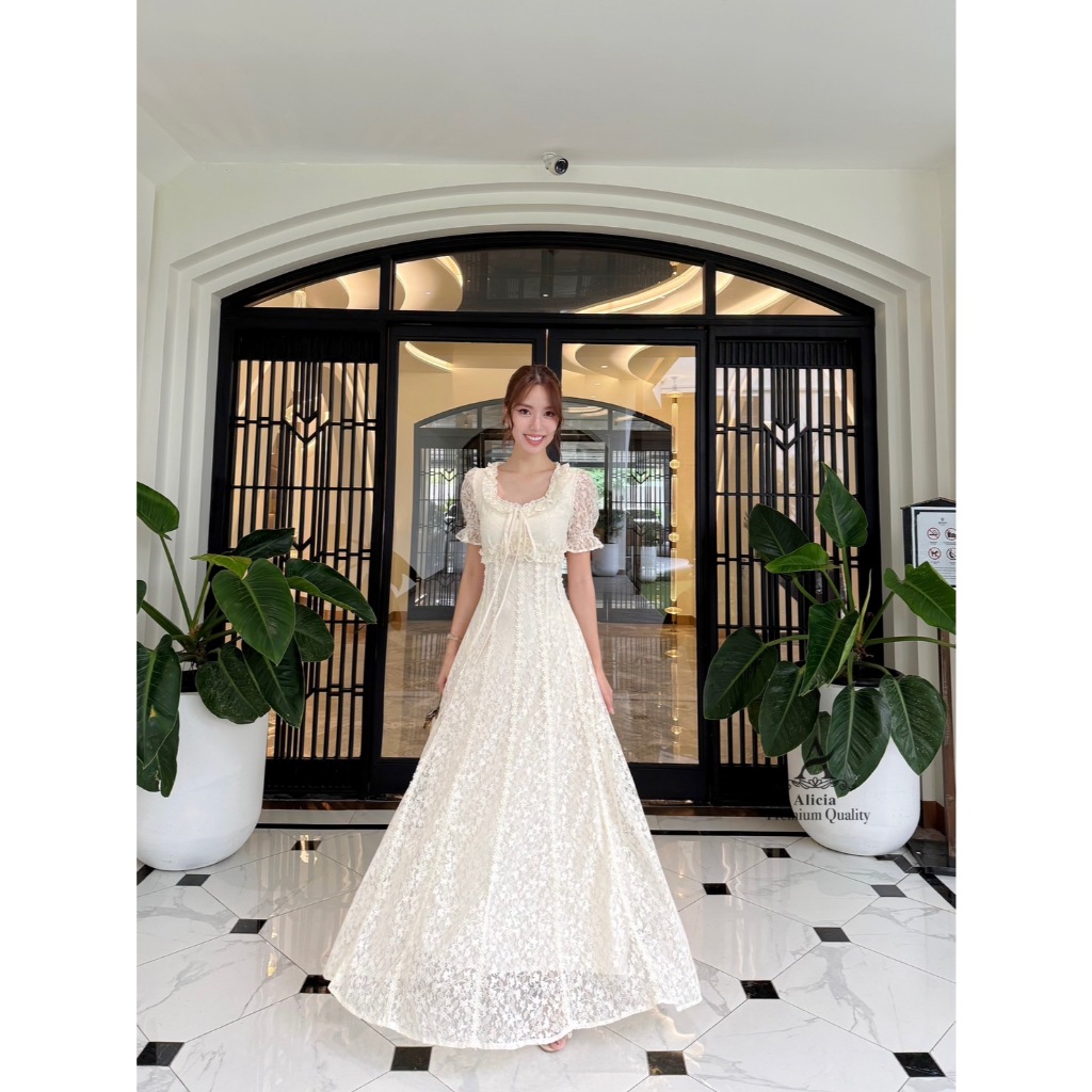 ALICIA BRAND ALC024 ชุดเดรสลูกไม้สีครีมยาว