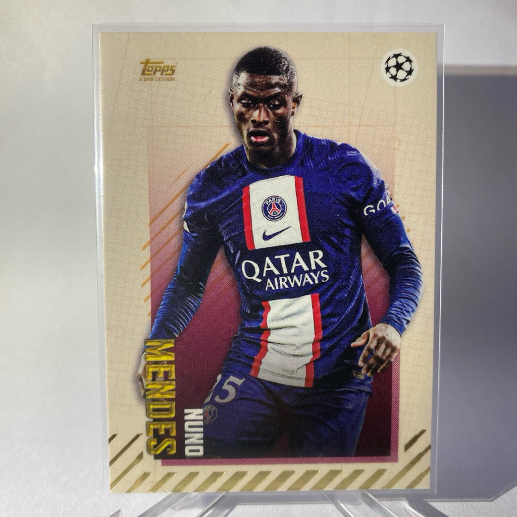 การ์ดนักฟุตบอลสำหรับสะสม NUNO MENDES, PARIS SAINT-GERMAIN, TOPPS 2023