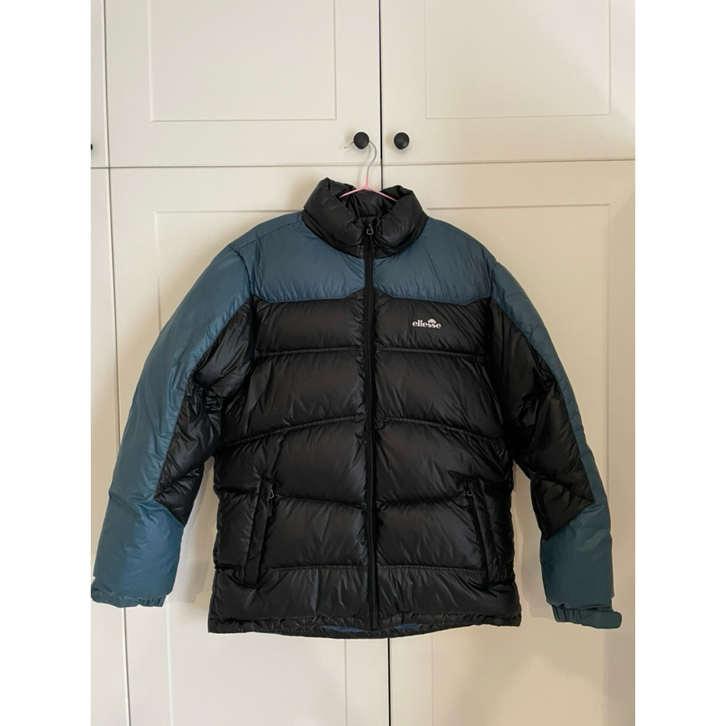 เสื้อกันหนาว มือสอง ยี่ห้อ ELLESSE สภาพดี