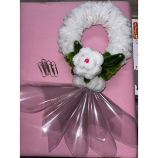 พวงมาลัยวันแม่ ใส่ธนบัตร 5 ใบ แถมฟรีคลิปหนีบ5ตัว