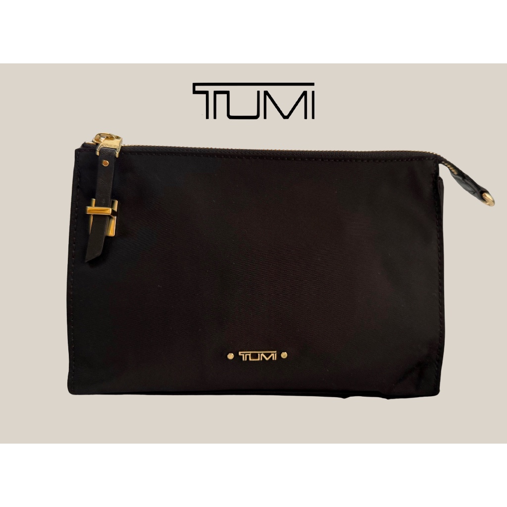 กระเป๋าใส่เครื่องสำอาง Tumi สีดำ