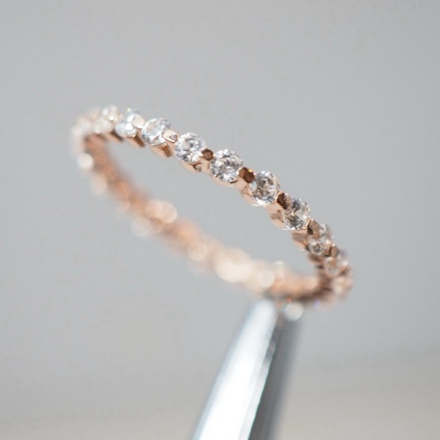 แหวนเเถวรอบนิ้ว พลอยเพทาย