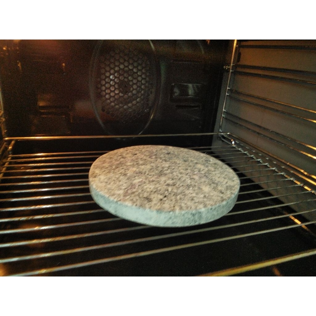 pizza Stone หินรองอบ พิซซ่า และขนมปังเปลือกแข็ง ช่วยรักษาอุณหภูมิในเตาให้คงที่ เหมาะสมกับการอบขนมปังและพิซซ่า