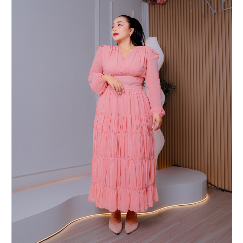 ชุดเดรสยาวสีชมพูพาสเทลหวาน ผ้าชีฟอง