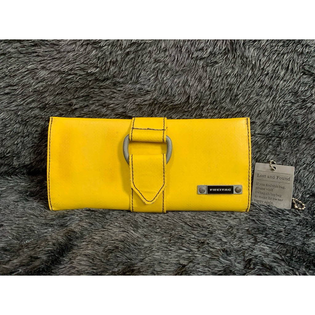 พร้อมส่ง - กระเป๋าสตางค์ FREITAG R302 Barry เหลือง ( Rare) Tag ป้ายเหล็ก / สภาพดี ของแท้ 100%