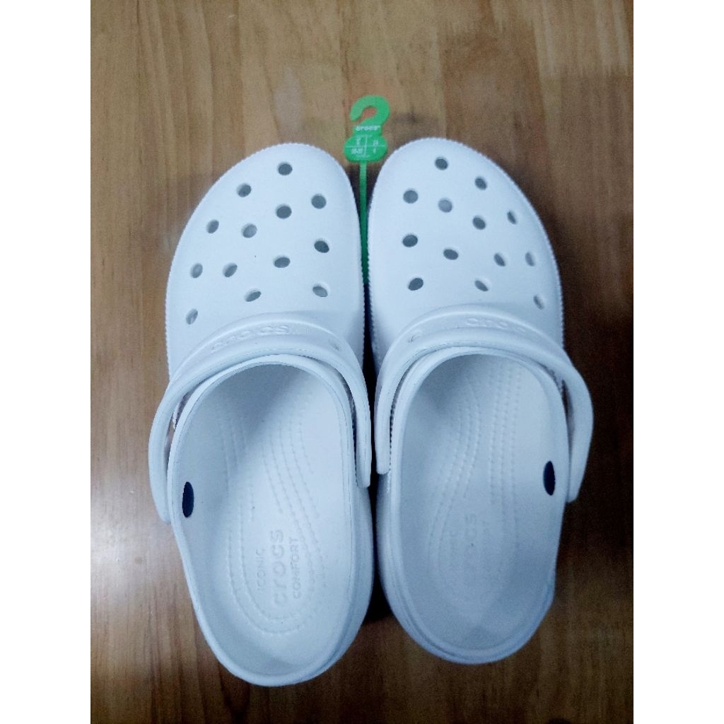 (พร้อมส่ง) รองเท้า CROCS Classic Platform Clog สีขาว us8 (206750-100)