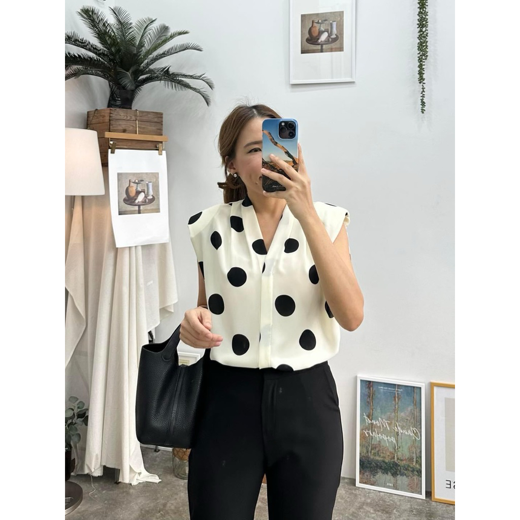 Simple par เสื้อสีครีมลายจุด (Used)