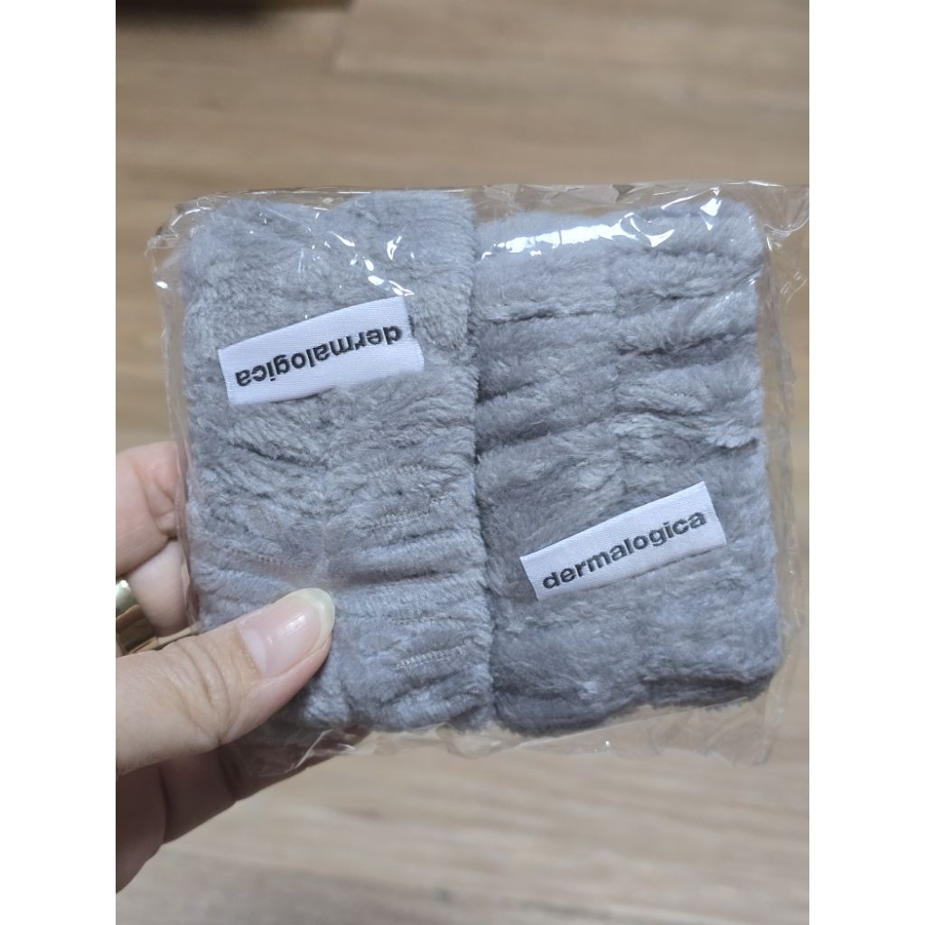 ปลอกรัดแขนเสื้อ dermalogica (1 ซองมี 2 ชิ้น)