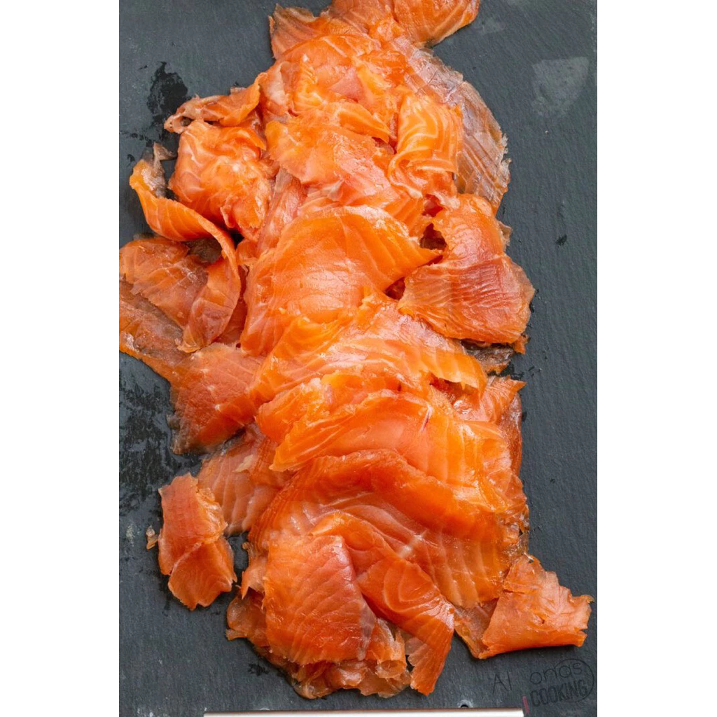 แซลมอนรมควันชิ้นเล็ก ขนาด 500ก. Smoked Salmon Trim 500g Pack