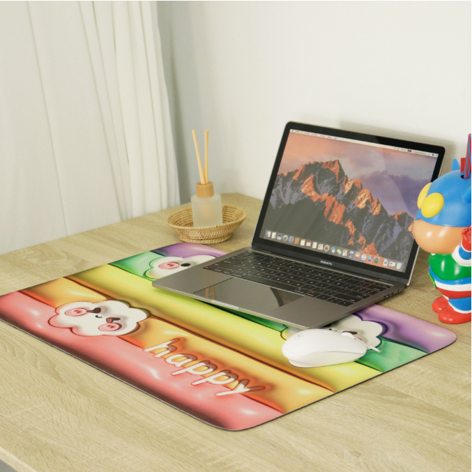 เครื่องรองโต๊ะกาวซิลิโคเนีย 3D สีชมพู มีเมฆน่ารัก และคำว่า happy – 3D