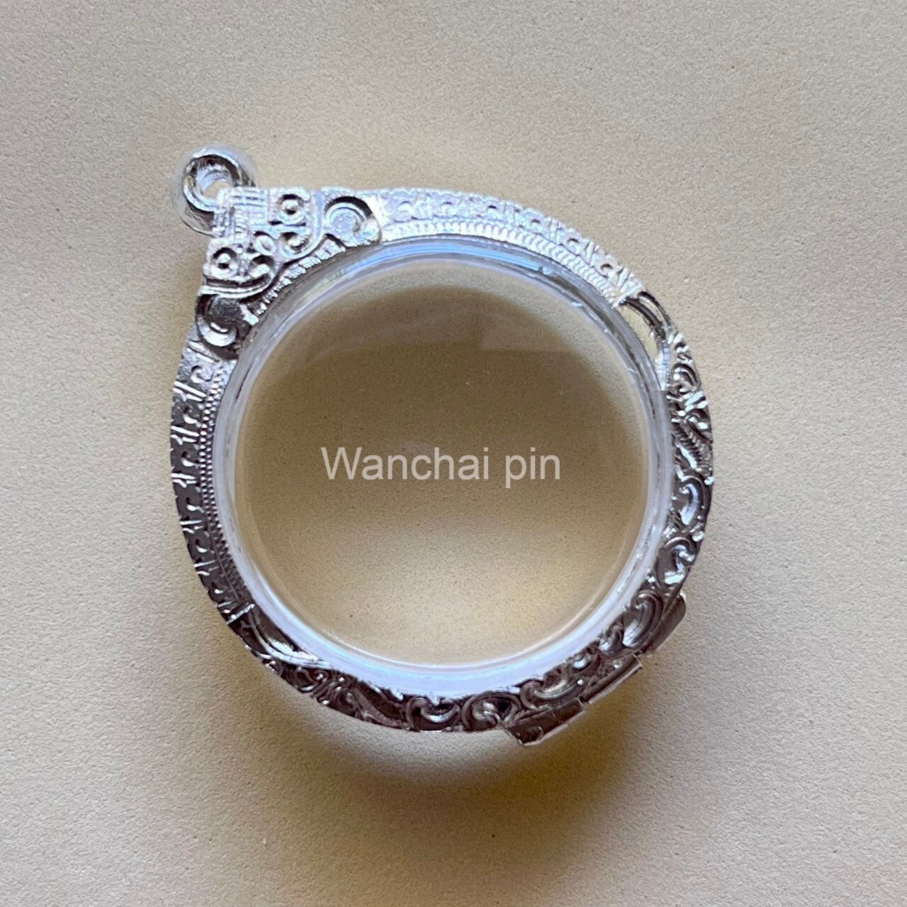 (แถมแหนบ)กรอบเงิน ตลับเงิน ตลับพระ ใส่เหรียญทรงกลมพิมพ์จัมโบ้ (หน้าจอ 4 ซม) - รูปที่ 2