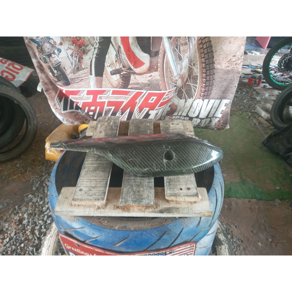 อะไหล่มอไซมือสองมือ2กันร้อนท่อครอบปลายท่อไอเสียmsx125ตัวเก่ารุ่นแรกหุ้มคาบ่อนแท้เคฟล่า