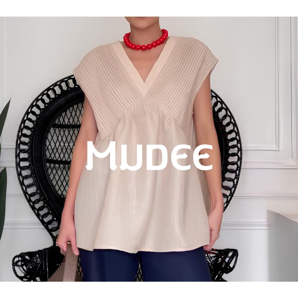 MUDEE เสื้อเบลาส์อัดพลีทคอวี ผ้าลินินผสมโพลีเอสเตอร์