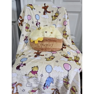พร้อมส่งไม่ต้องพรี!!! หมอนผ้าห่ม น้องหมีพูห์ Pooh สุดน่ารัก ผ้าห่มนุ่มนิ่ม ขนาด 100×150 ซม. ผืนใหญ่จุใจ ส่งจากไทย~