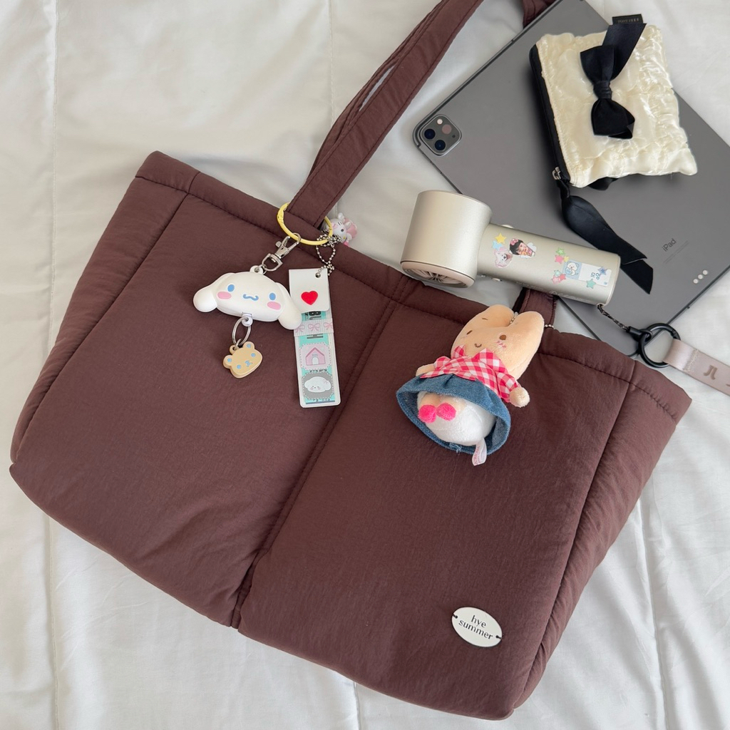 Softie tote bag - hyesummer.r กระเป๋าผ้าไนล่อนบุใยขนาดใหญ่ใส่ ipad macbook ได้