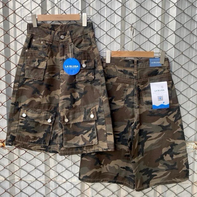 LABLUSA - LBS298 : กางเกงคาร์โก้กระเป๋าแปะขา 5ส่วน ลายพราง (Unisex)