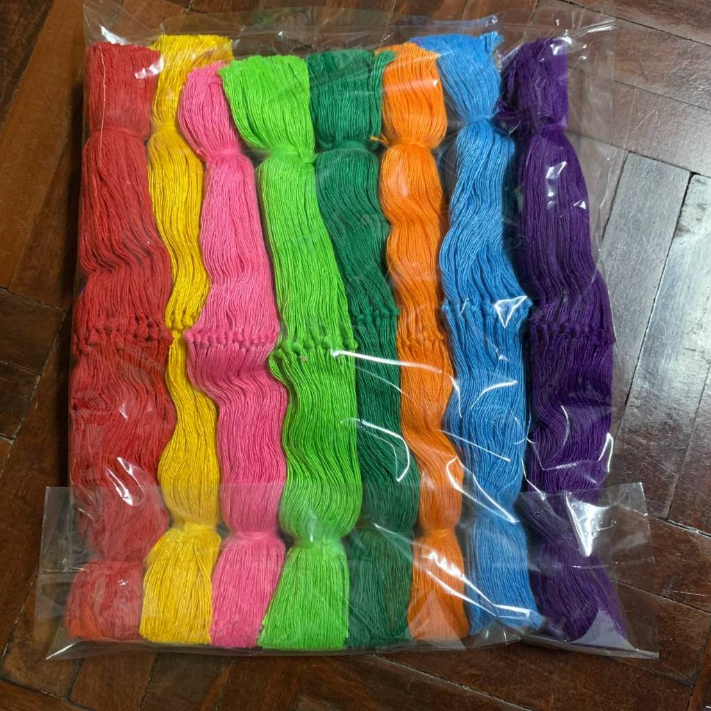 ด้ายสายสิญจน์ผูกข้อมือ ด้ายมงคลผูกข้อมือ ด้ายสายสิญจน์ 9 เส้น ผูกข้อมือ สีประจำวันเกิด