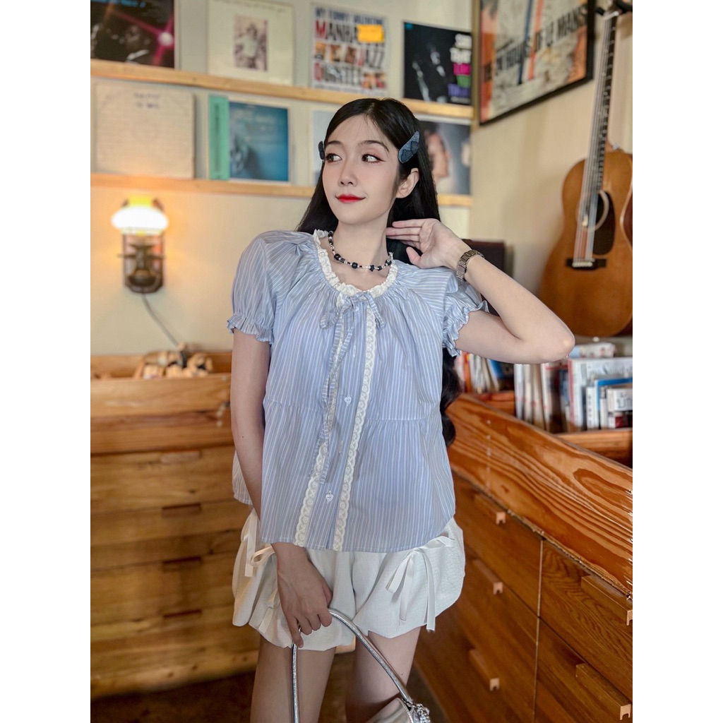 เสื้อลำลองผู้หญิงแขนตุ๊กตากระดุมด้านหน้าคอผูกโบว์ แต่งลูกไม้รอบคอ🎀เอิร์ทโทน มินิมอล StN83