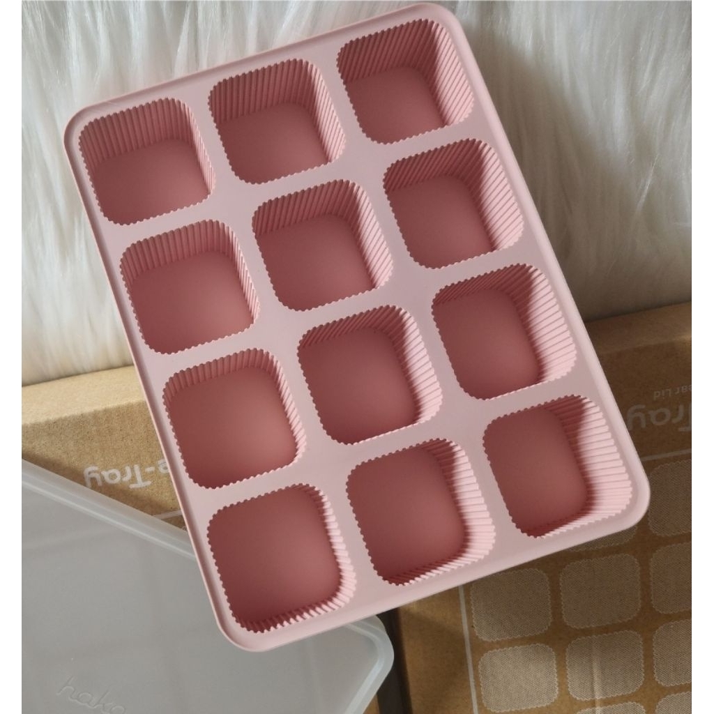 [เรา*ซื้อ*มาแล้วไม่ได้ใช้ค่ะ]​hako Silicone Ice Tray ถาดทำน้ำแข็งซิลิโคนมีฝา Baby Pink แถมสีเขียวใหม