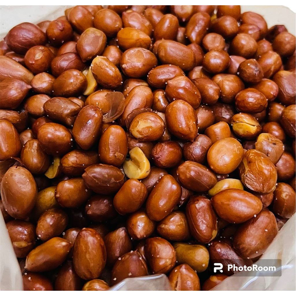 ถั่วลิสงทอดโรยเกลือเล็กน้อยนะคะ น้ำหนัก 1 กิโลกรัมราคา 139 บาทไม่ใส่วัตถุกันเสียกรอบอร่อย