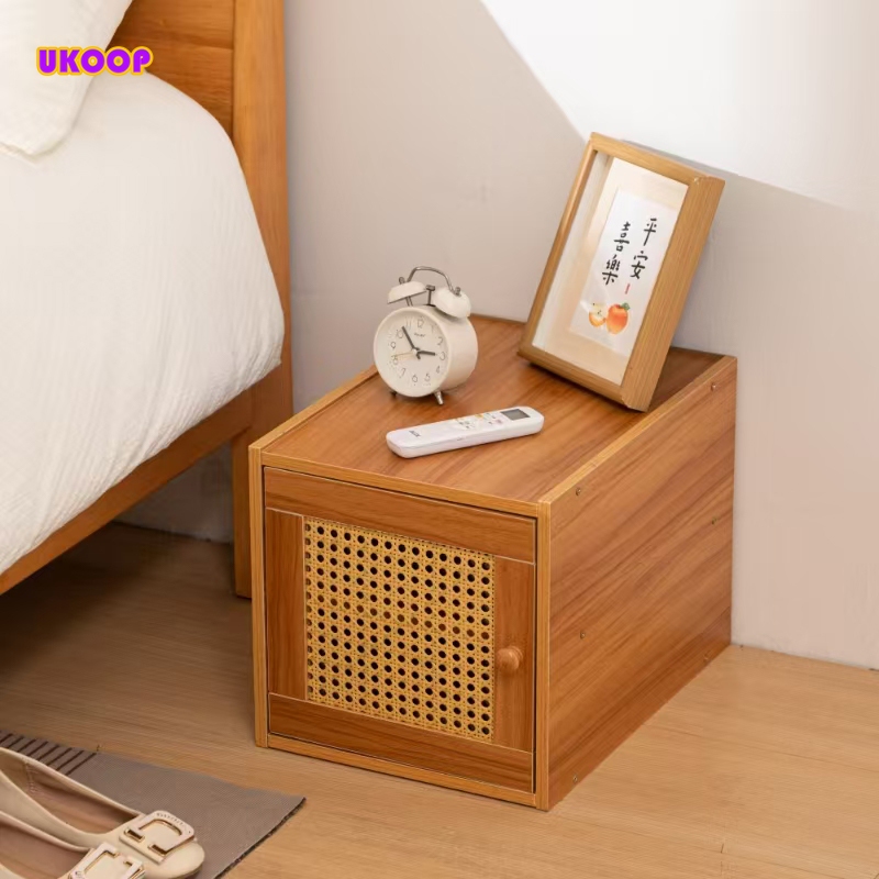 Minimalism โต๊ะข้างเตียงฟรีรวมห้องนั่งเล่นเก็บล็อคเกอร์ที่ทันสมัย Rattan Nightstand ตู้ลิ้นชักของผู้จัดการครอบครัว
