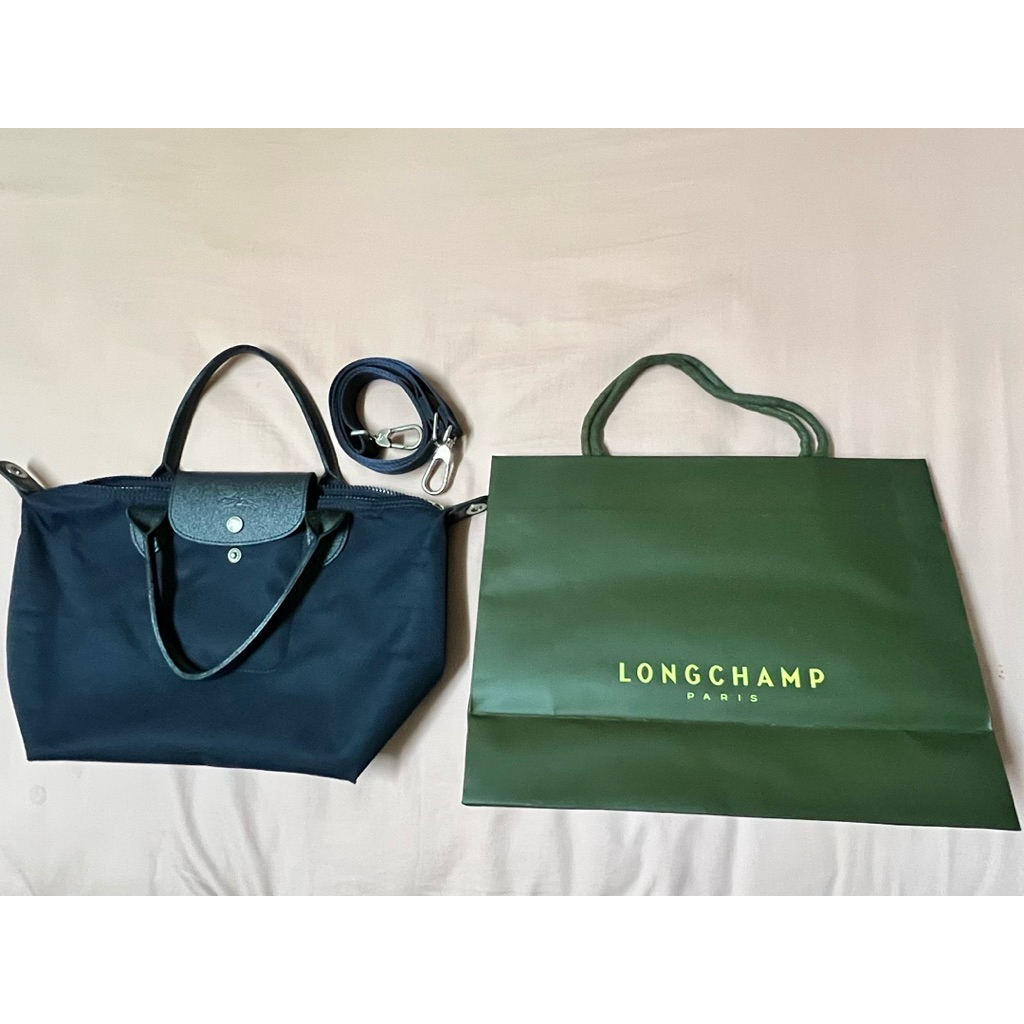 กระเป๋ามือสอง Longchamp ของแท้ สีน้ำเงิน พร้อมสาย มีถุงกระดาษ มีป้าย