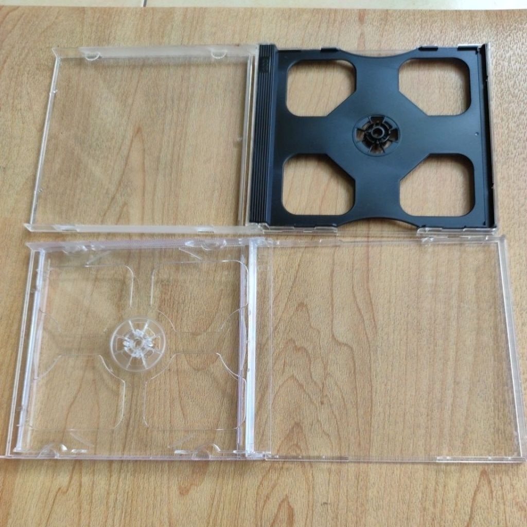 กล่องพลาสติกใสใส่cd,vcd เป็นพลาสติกตกแตก สินค้าใหม่สวยงามน่าใช้มากครับบรรจุได้สองแผ่นในกล่องเดียว ขายถูกมาก