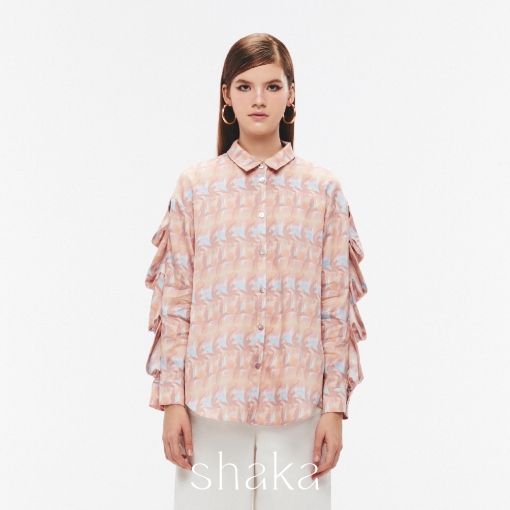 Shaka SS25 Hera Shirt เสื้อเชิ้ต แขนเสื้อผ่าถึงไหล่แล้วจับเดรปปิ้ง BL-8250112