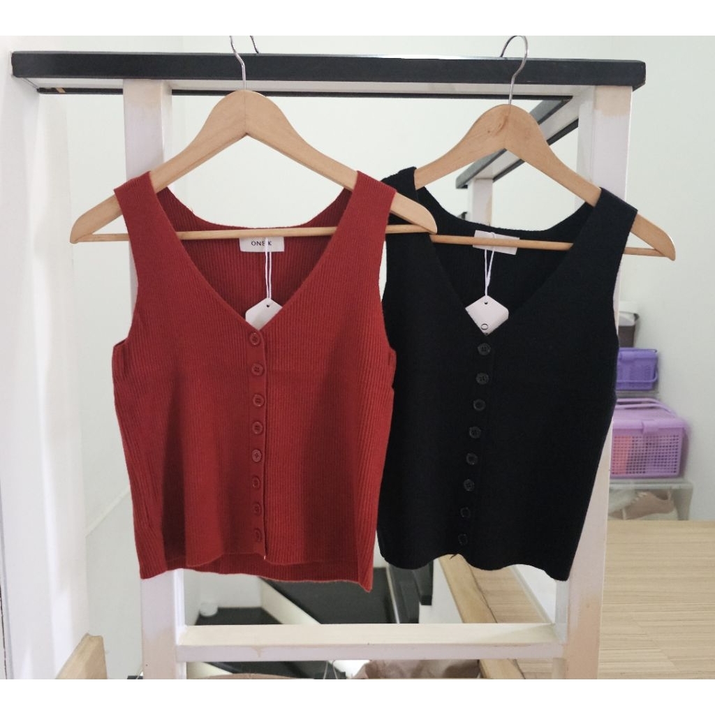 เสื้อแขนกุดไหมพรมกระดุมหน้าผ้าร่องOne-K