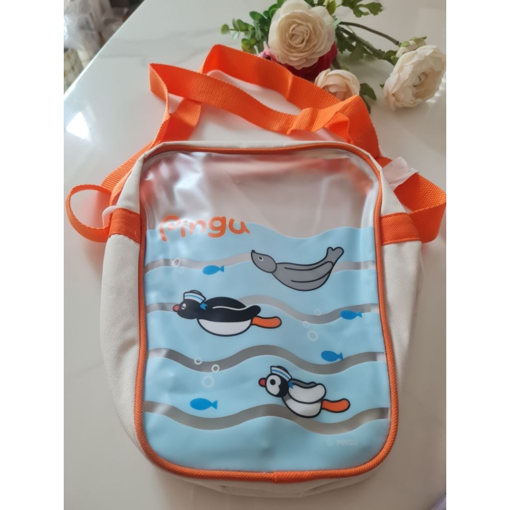 กระเป๋าสะพาย Heisei Retro Pingu งาน Mister donuts น่ารัก